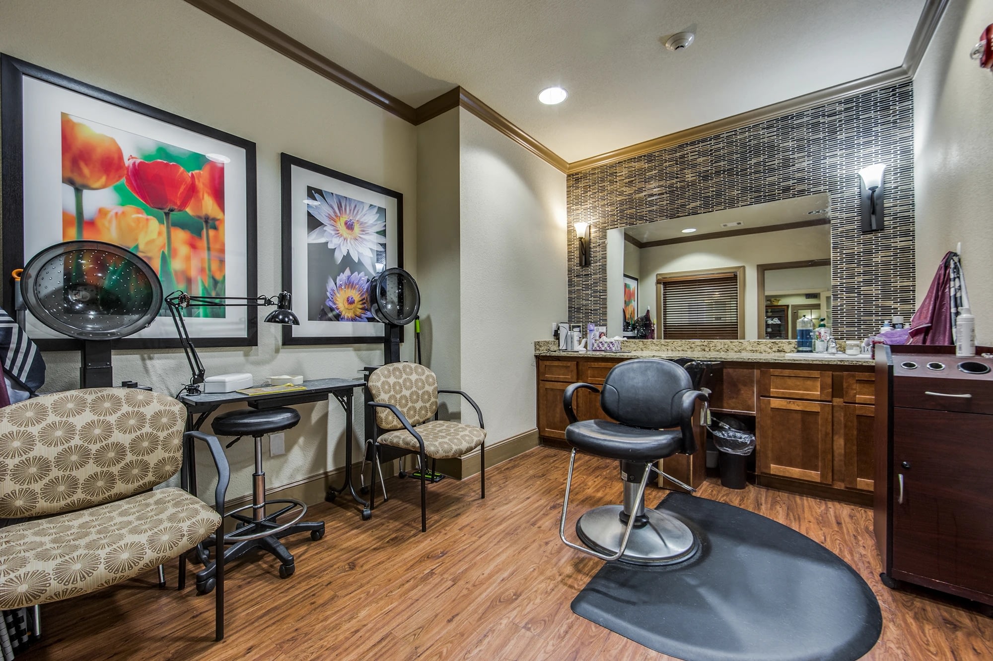 Landing at Stone Oak Building Shot