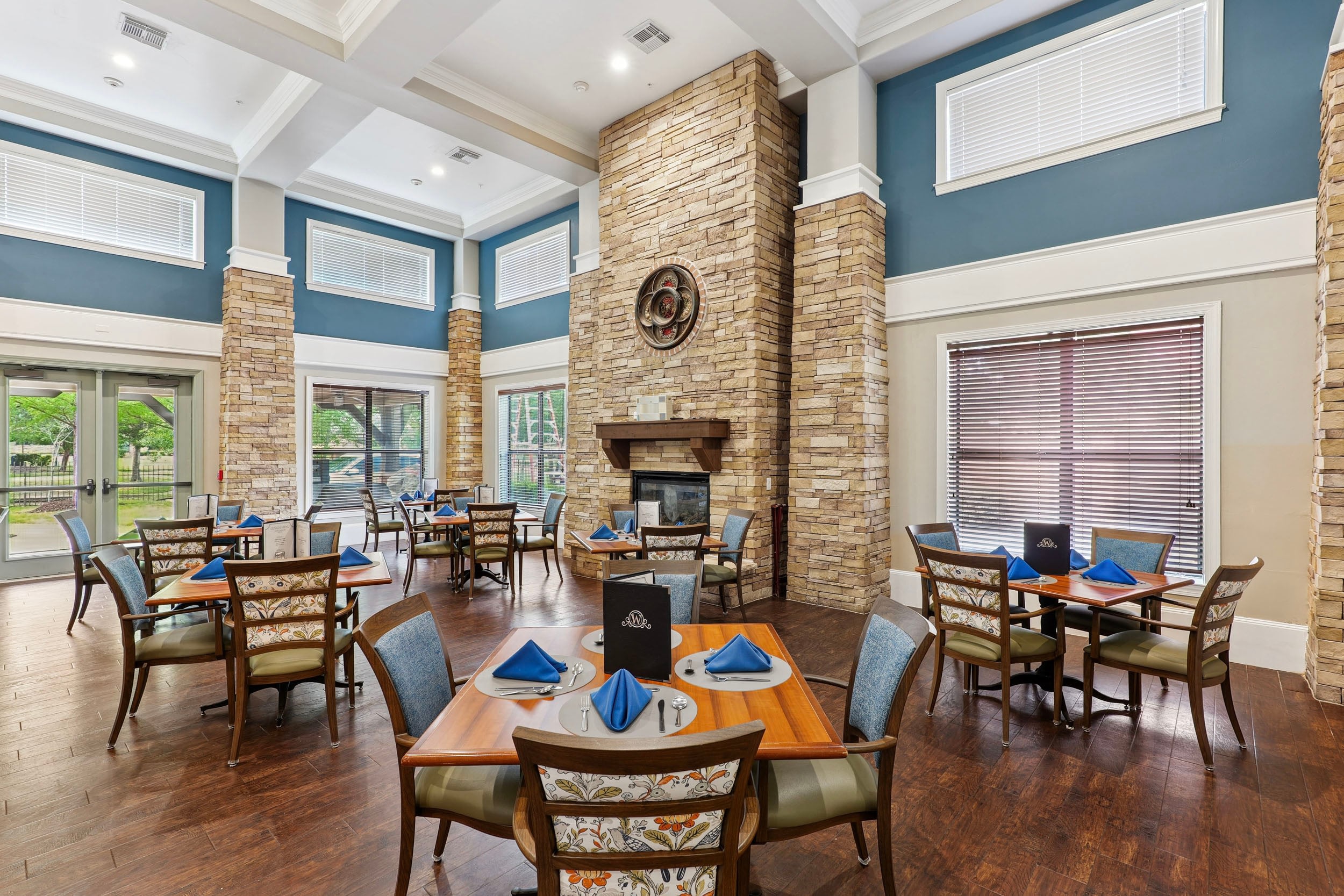 iwab elegant dining room fireplace