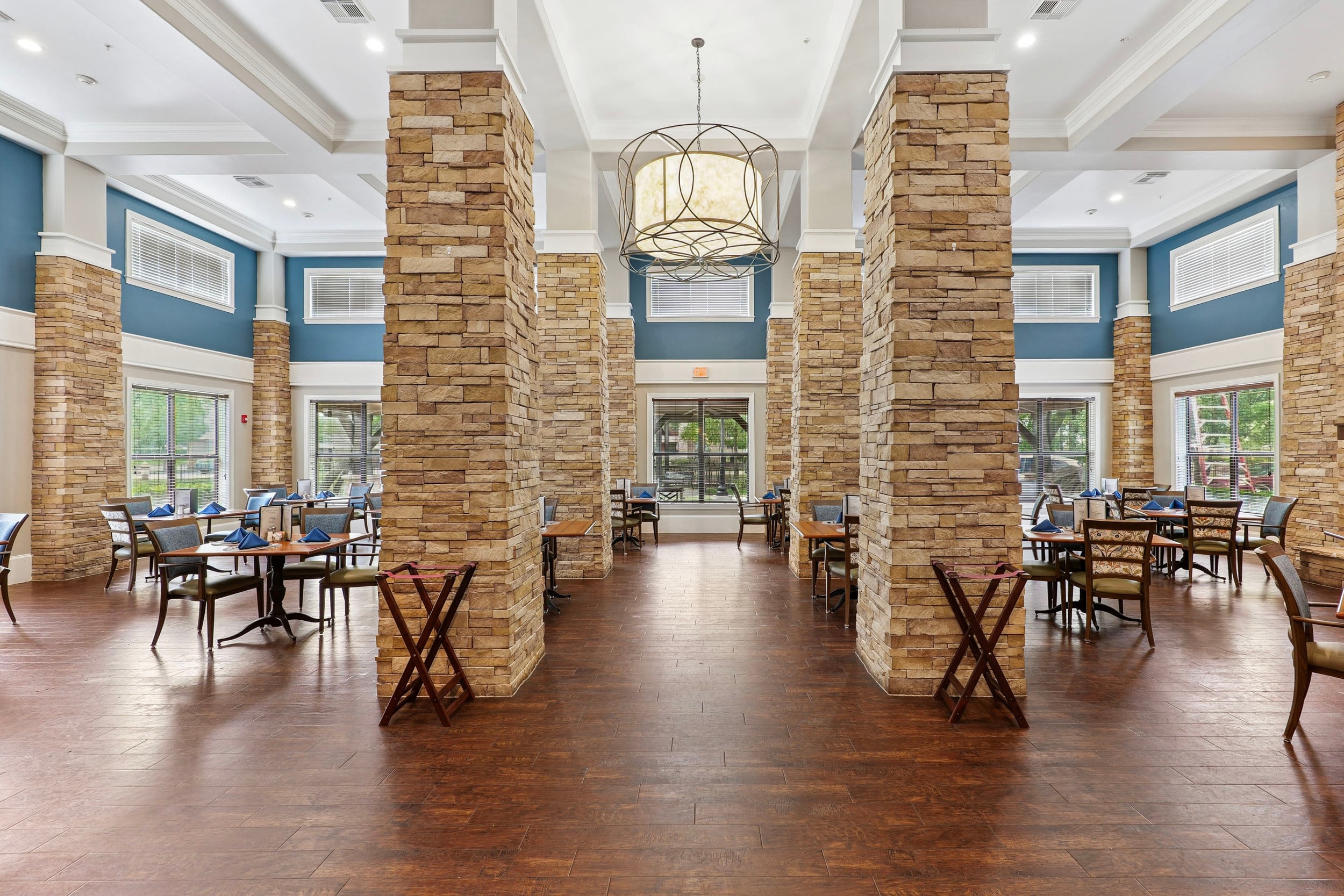 iwab modern dining room pillars